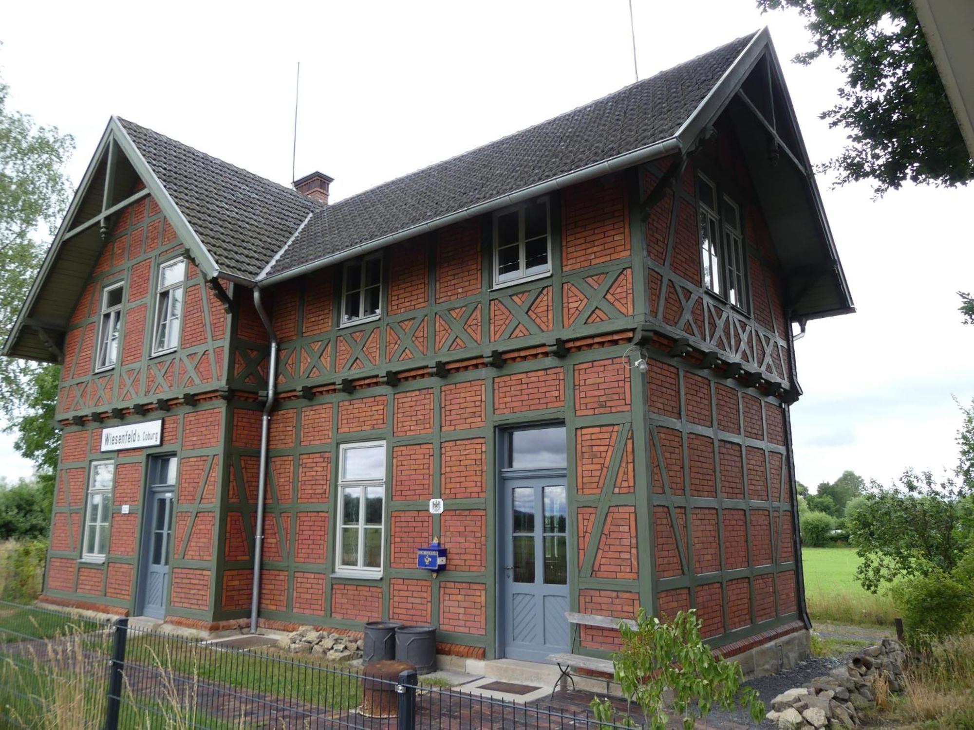 Ferienwohnung Bahnhof 1892 Meeder Exterior photo
